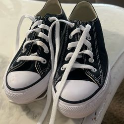 Converse ALL STAR  Size 2 Little 