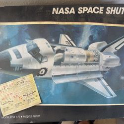 Vintage 1987 Monogram NASA Space Shuttle 1/72 Scale Model Kit 5904 with Box