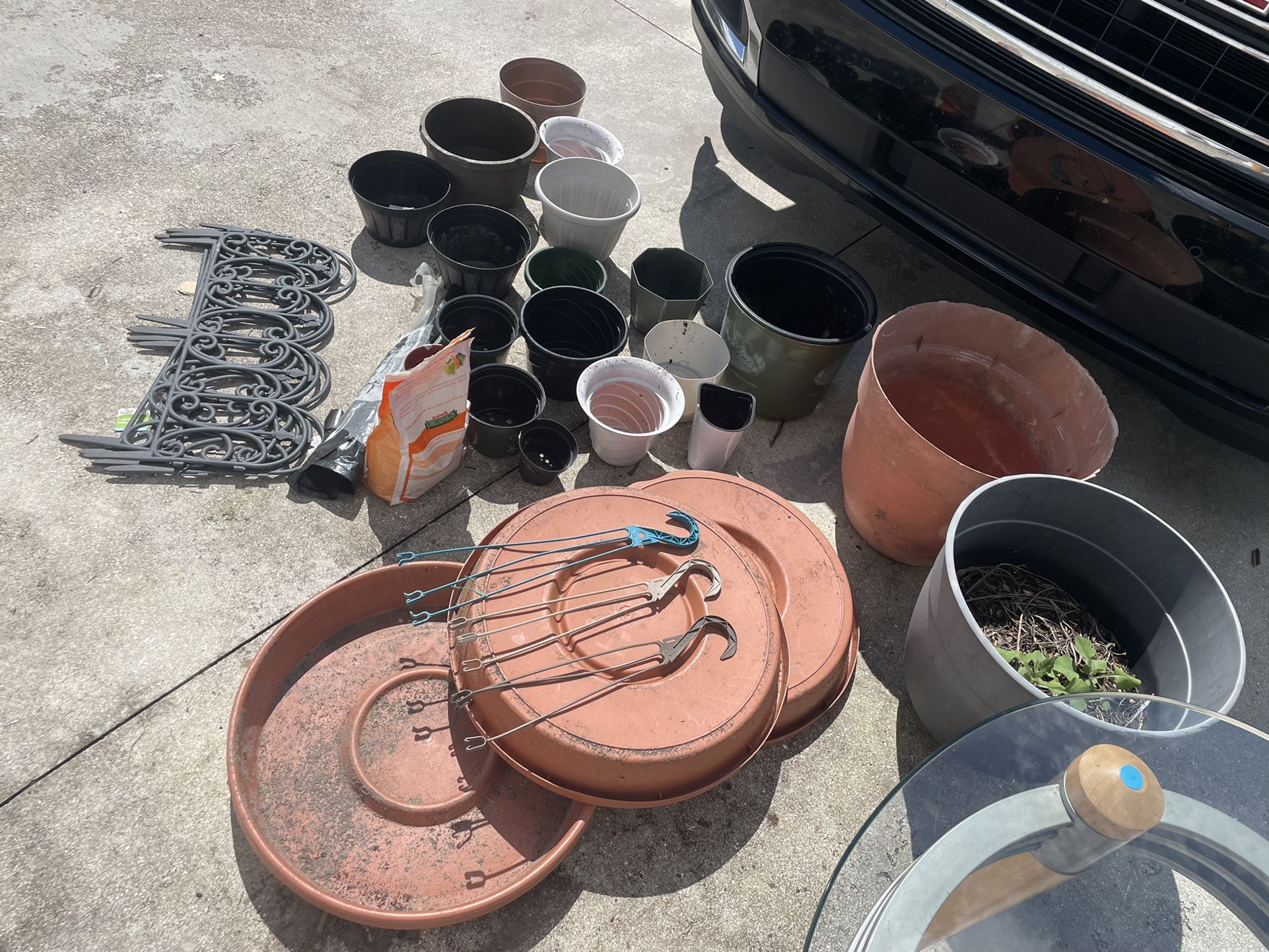 28 piece Plants pots and other garden supplies