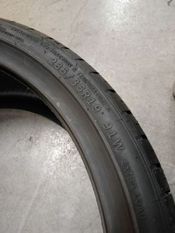 235/35 19R tire