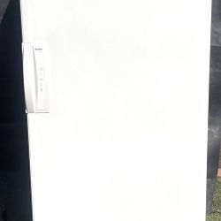 Kenmore Upright Standing Full Freezer- (CAN DELIVER) 