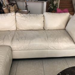 Natuzzi Leather Sectional Couch  In Good Condtion