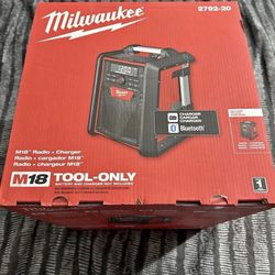 Exclusive Milwaukee M18 Lithium-Ion Cordless Jobsite Radio/Charger