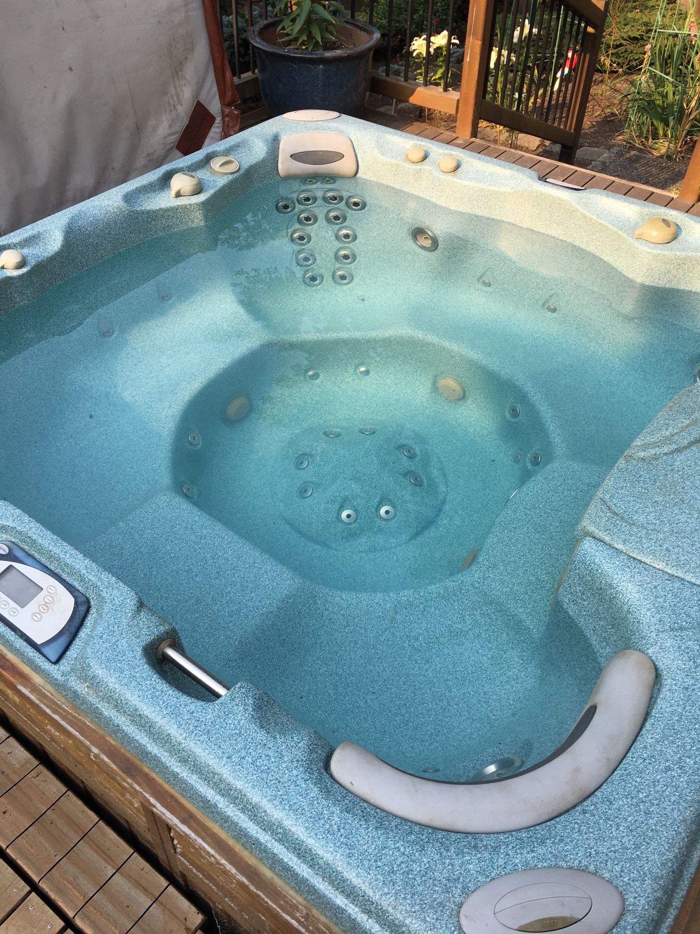 Used 2002 Hot tub- Sundance optima - 850 Series