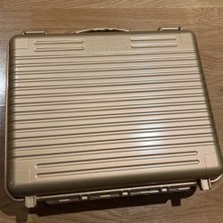 Personal document Case
