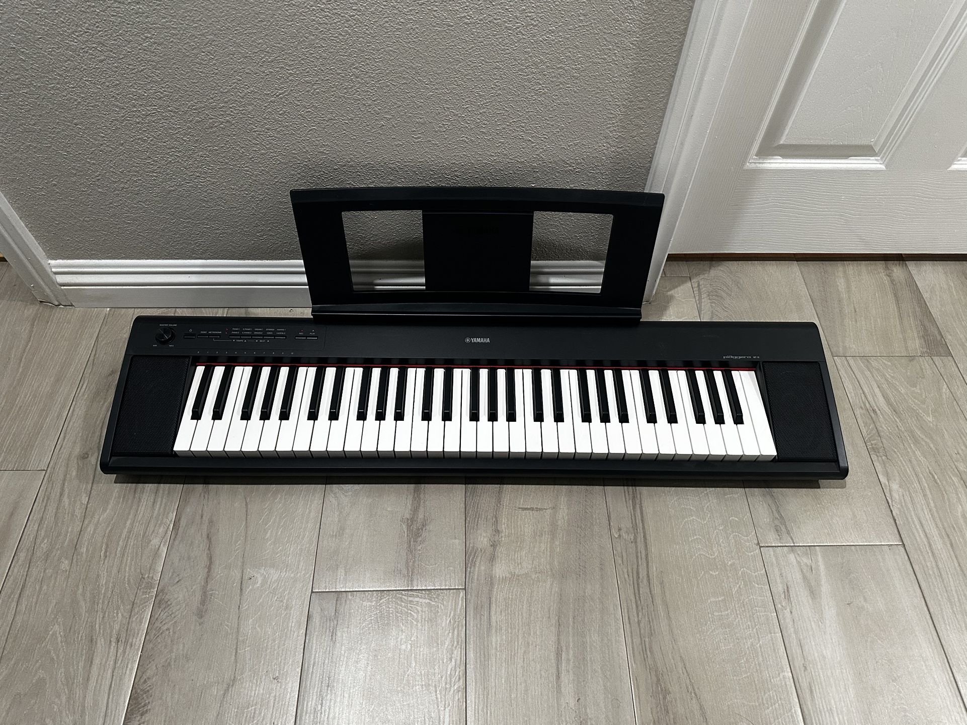 Yamaha Np-12 keyboard Piano
