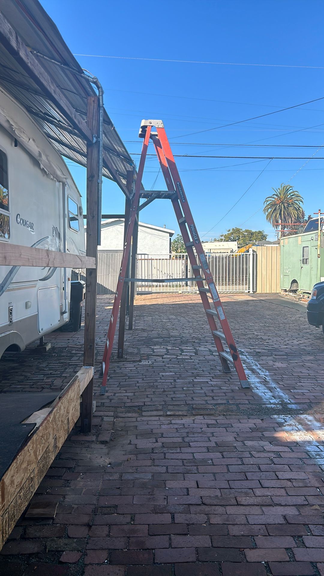 Ladder  Pinacle 8 Ft 