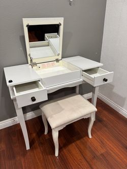 Desk/ mini vanity