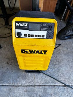 DeWalt 70 Amp Battery Charger 210 Amp Engine Start
