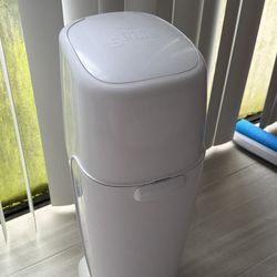 Diaper Genie Diaper Pail With 2 Brand New Refills 