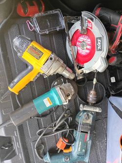 Tool Bundle: Makita, Circular Saw, Bosch 1194 VSR, Compact