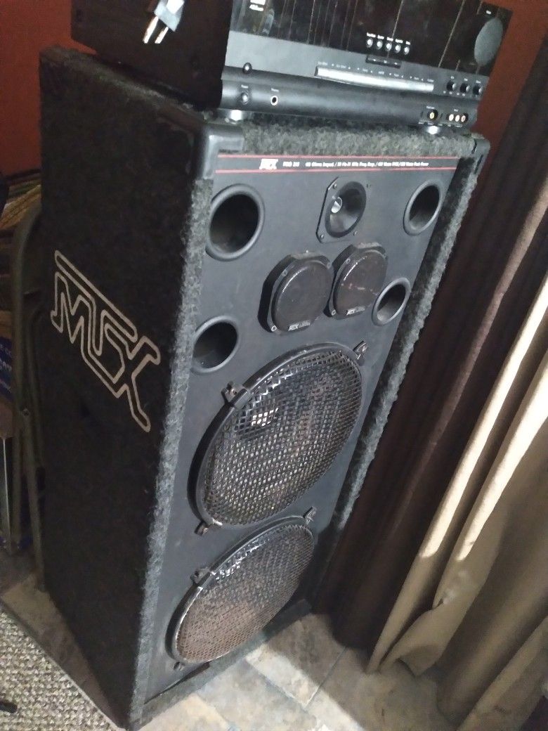 Receiver $500 New. 2 DJ Speakers $800 New .YOUR PRICE FOR ALL JUST $300 COME PICK UP YOUR DEAL