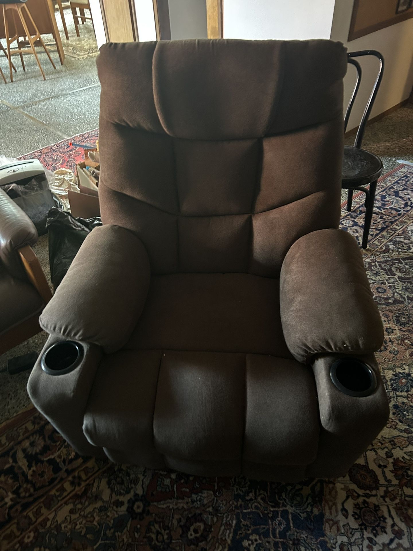 Mcombo Powered Lift Assist Lounge Chair - Like New