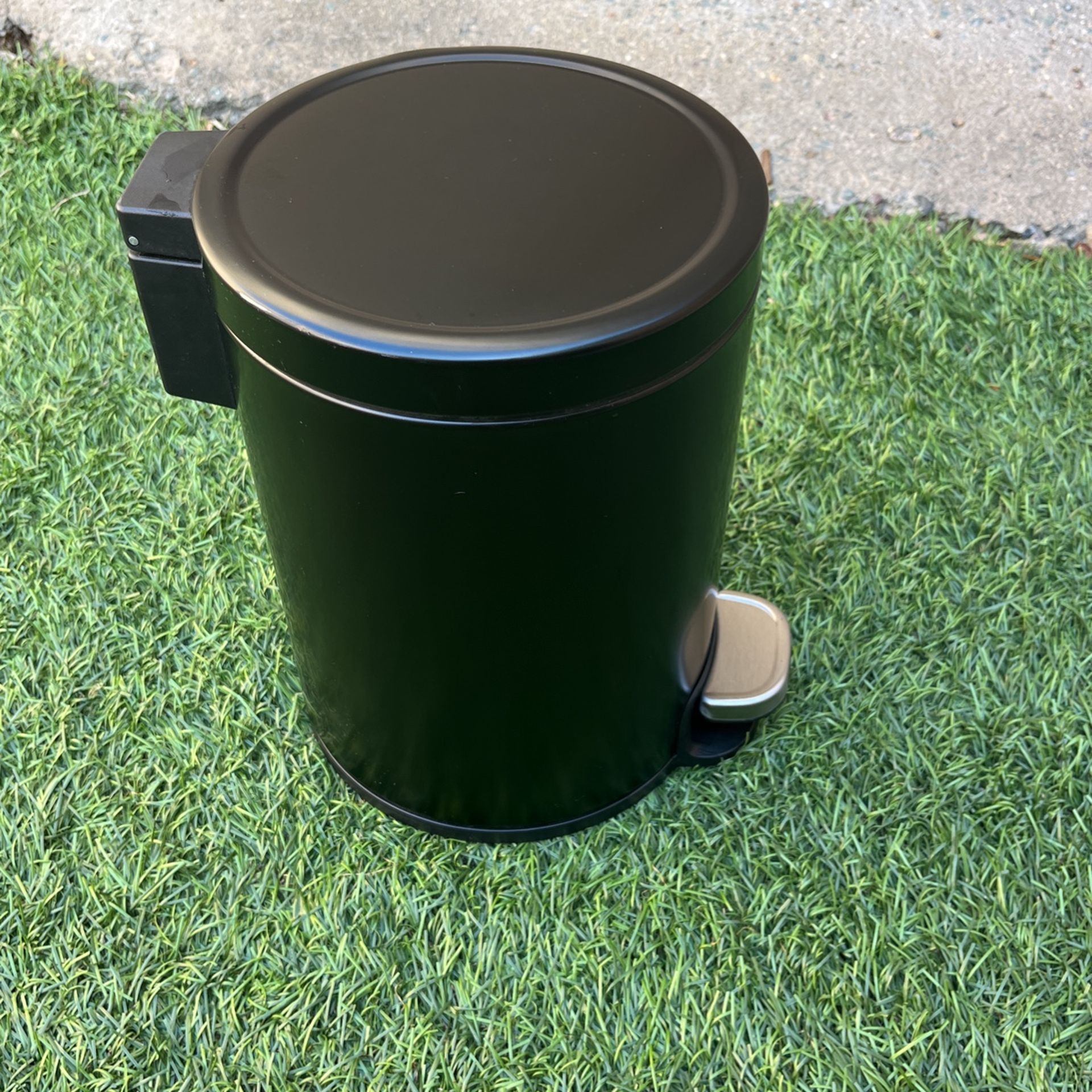 Metal bathroom Trash Can