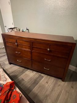 Dresser