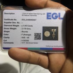 One pair of yellow gold with 60 carats natural diamonds