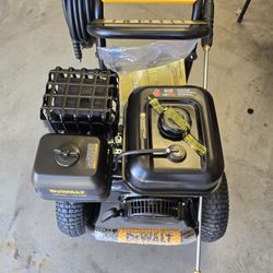 DEWALT
4400 PSI 4.0 GPM Cold Water Gas Pressure Washer