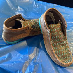 Twisted All Leather Women's Chukka