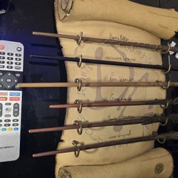 Noble Collection Harry Potter Dumbledore’s Army Wand Set - 6 Wands & Display