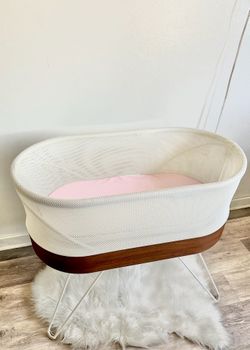 Snoo bassinet
