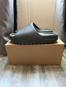 Yeezy Slide Dark Onyx Size 11