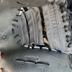 Wilson Left handed first baseman glove (12.5”)