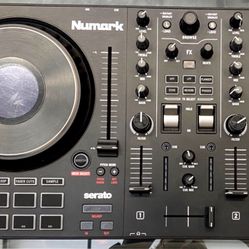 Numark Mixtrack Platinum FX Serato DJ Controller 4 Deck Mixer Black (Party Sound Music)
