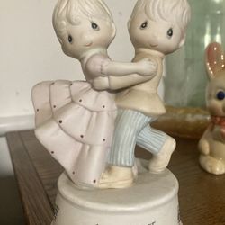 Precious Moments, Dancing Boy, Girl, Musical Music Box Carousel