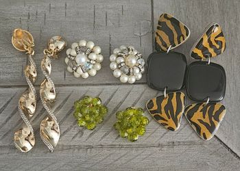 4 pair of clip on earrings
