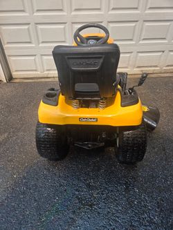 Cub cadet xt1 lt46 22hp 46 in deck. Delivery available