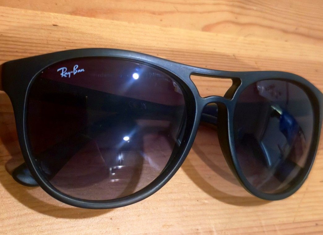 Ray-Ban Sunglasses - Black Frame