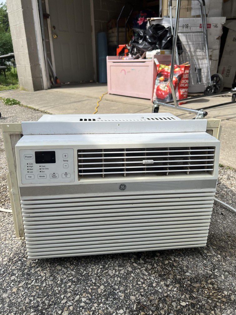 8000 BTU Air Conditioner 