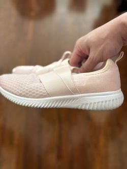 Women’s Avia Athletic Shoes Size 7.5