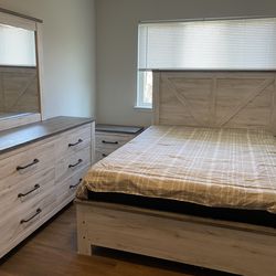 Queen bedset without mattress