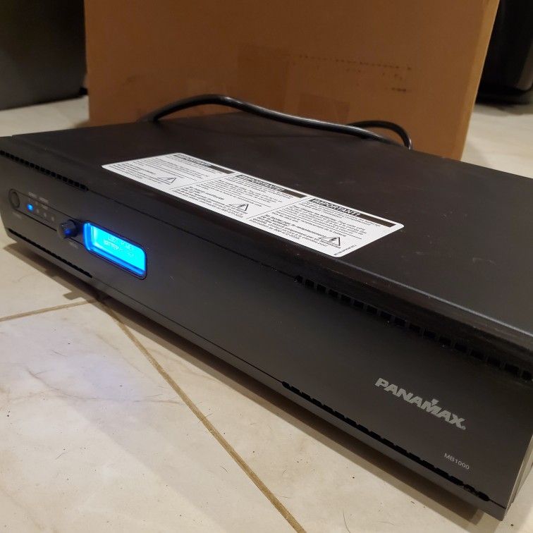 UPS Battery Backup Panamax MB1000