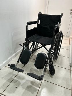 Silla de ruedas Wheelchair marca DRIVE excelente condicion poco uso como nueva