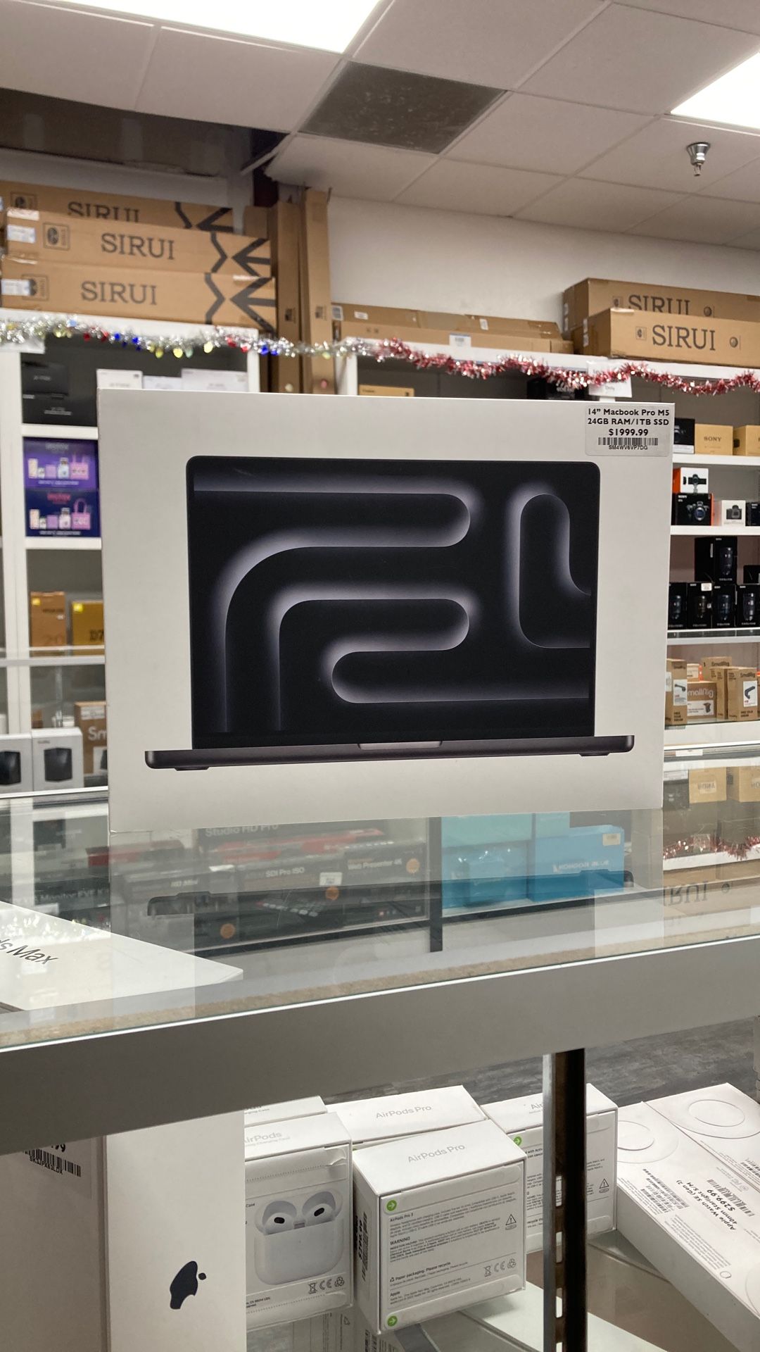 14” MacBook Pro M5 Chip 24gb/1Tb SSD