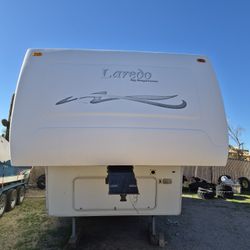2004 Laredo 27RL