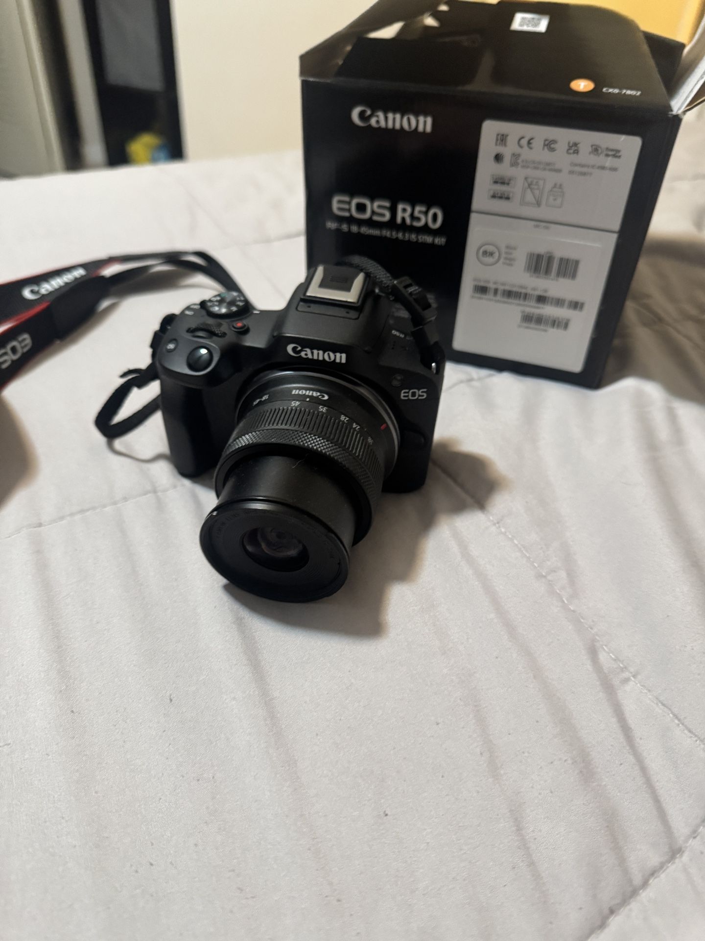 Canon EOS R50