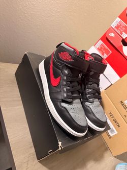 Air Jordan 1 Flyease Black Gym Red Smoke Grey