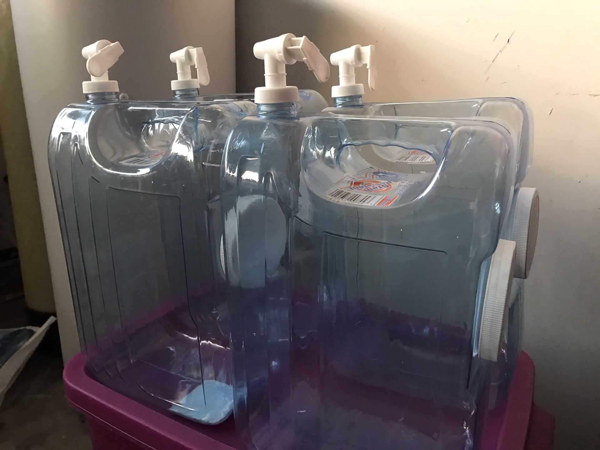 4 x 2.5 gallon each water slimline container