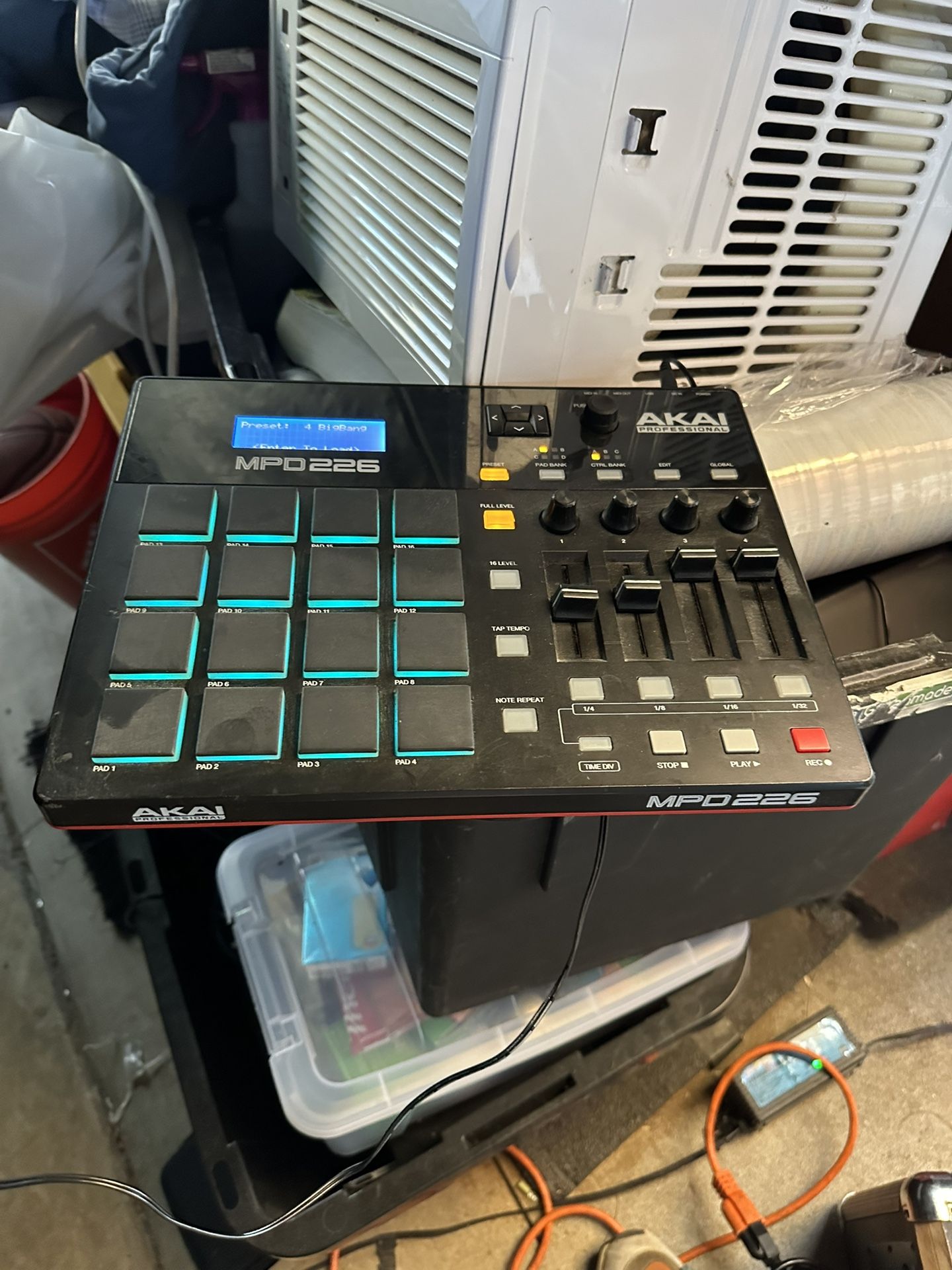 Akai MPD226 Akai MPD226 Pad Controller USED