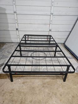 Twin Size Folding Bed Frame, Good Conditions 👍
