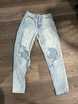 Light Wash Distressed Ripped Jeans