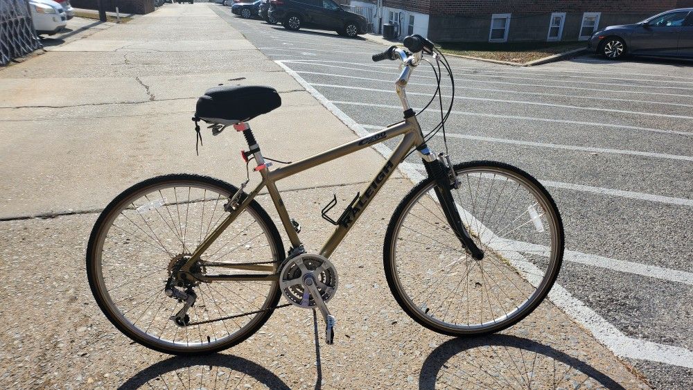 RALEIGH C200 HYBIRD BIKE. M-L. Very Nice
