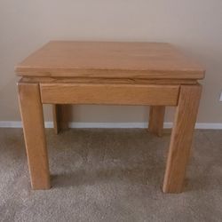 Solid Oak End Table - Like New