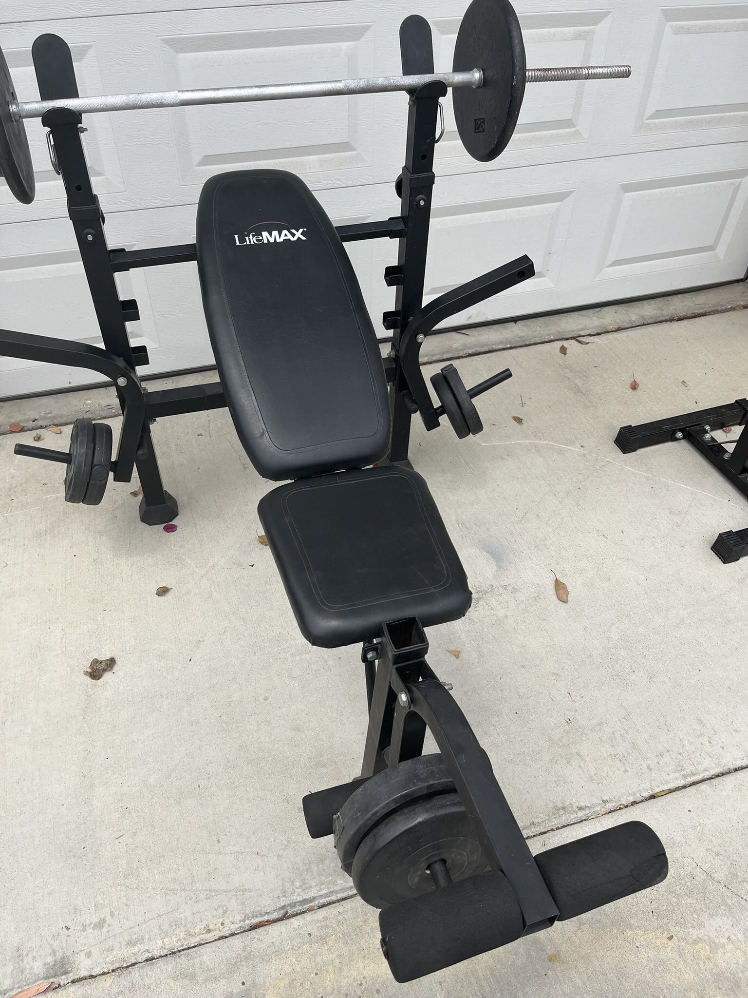 Bench Press With Leg Lift
