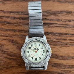 Quartz sport illustrated hand watch