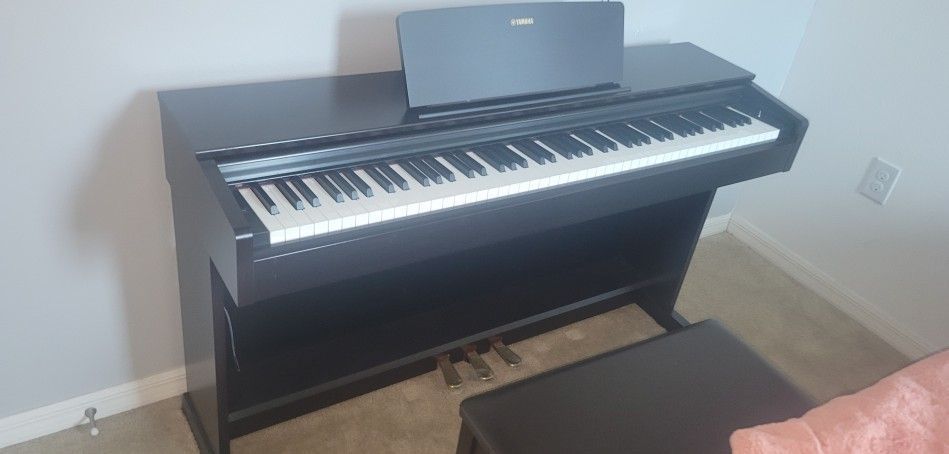 $$780 PIANO YAMAHA ARIUS YDP-103 W/BENCH & STAND