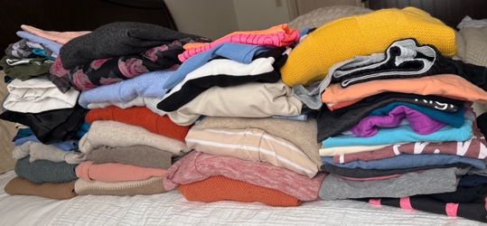 Women’s Clothes Size Small Clean, Smoke, Pet Free House No Stains Total 55 pieces American Eagle, Pink, H&M, Nike